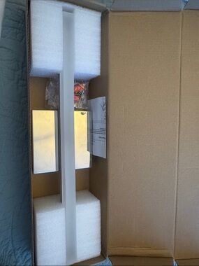 MODERN BATHROOM LIGHT FIXTURE